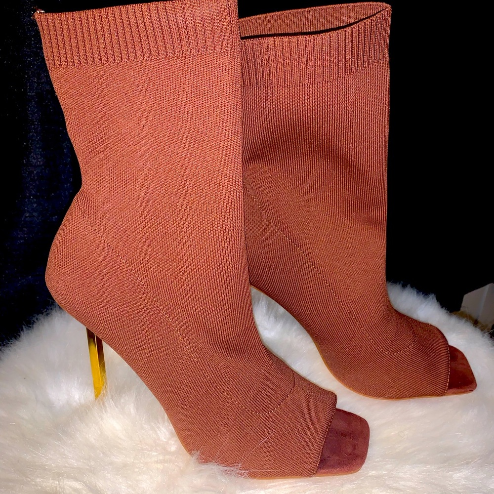 Chocolate brown peep toe ankle boots by Liliana. Size 10